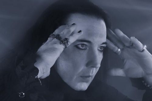 Jirka Emanovsk&yacute; se vrac&iacute; na českou sc&eacute;nu: hlas Polymetalu znovu v akci