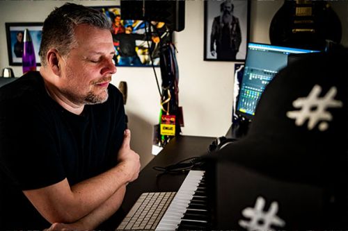 Honza Kř&iacute;žek vyměnil dvě hotov&eacute; skladby za nov&eacute;. Proč se neb&aacute;l zač&iacute;t znovu?